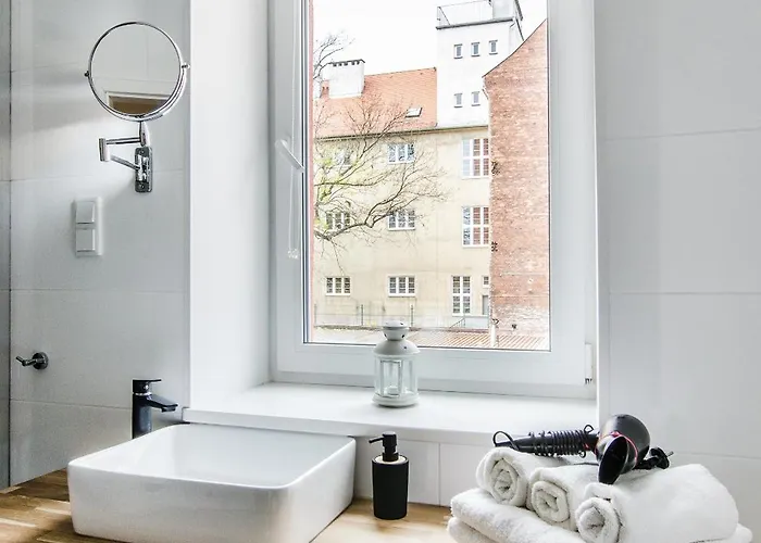 Beutiful Pearl In Tenement House In Center Apartment