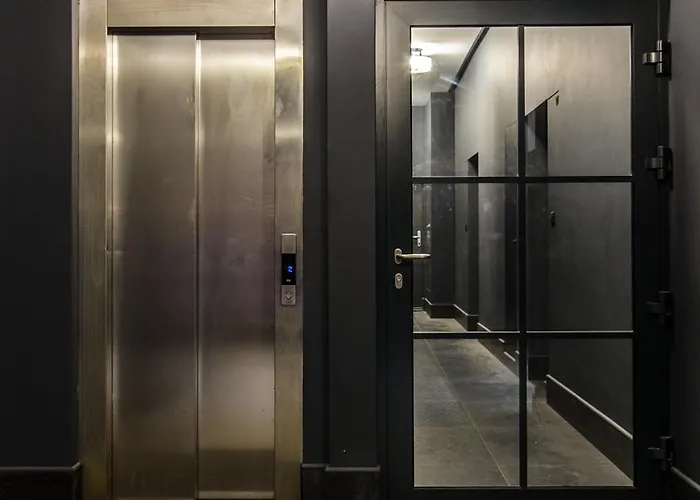 Apartment Beutiful Pearl In Tenement House In Center *